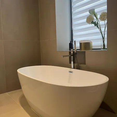 Brussels Airport White Castle Bed & Breakfast