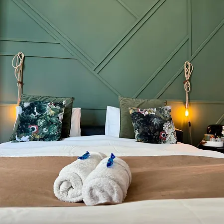 Brussels Airport White Castle 3*