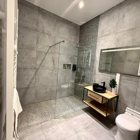 Brussels Airport White Castle 3*