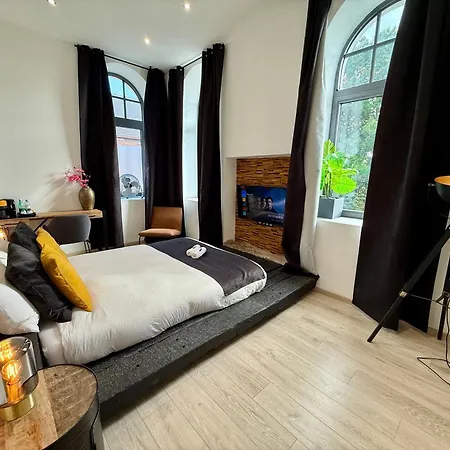 Brussels Airport White Castle 3*