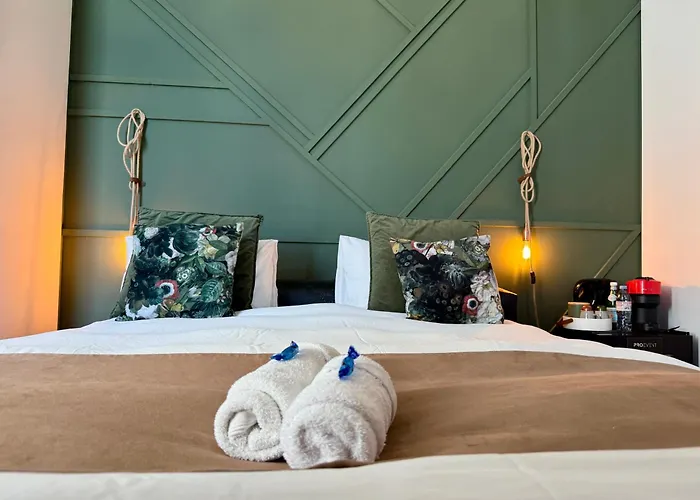 Brussels Airport White Castle 3*