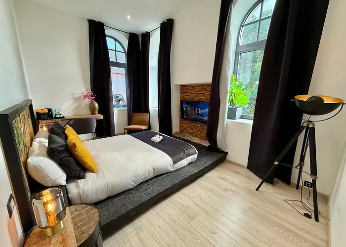 Brussels Airport White Castle 3*